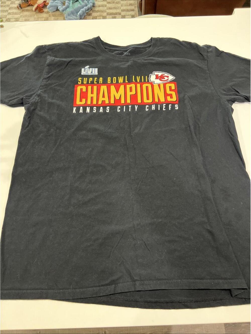 Kansas City Chiefs Super Bowl LVII Champions Short Sleeve XL T-shirt
